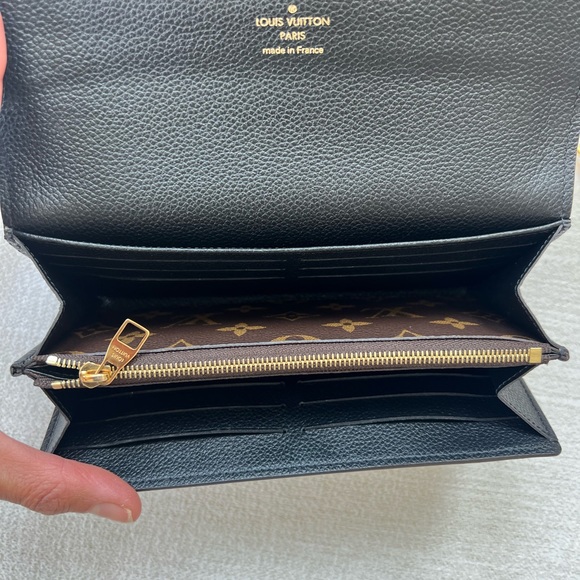 Louie Vuitton Kensington Monogram Bag & Wallet - Picture 8 of 16